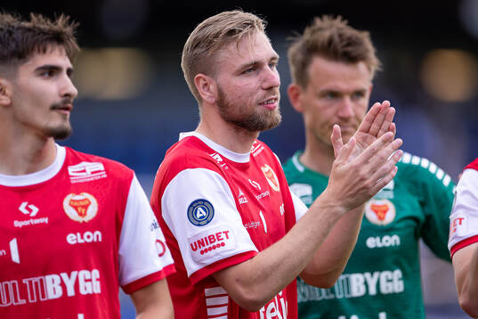 Kalmars Jonathan Ring jublar