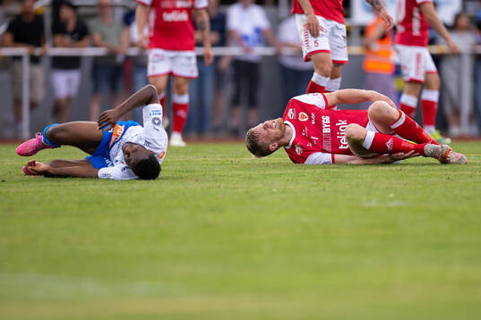 Värnamos Johnbosco Samuel Kalu och Kalmars Lars Saetra har