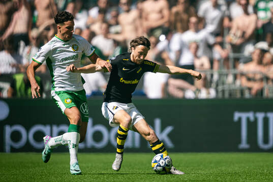 Hammarbys Deniz Gul och AIKs Axel Björnström