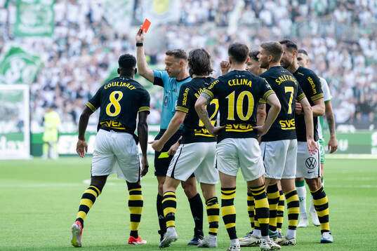 AIKs Ismaila Coulibaly får rött kort