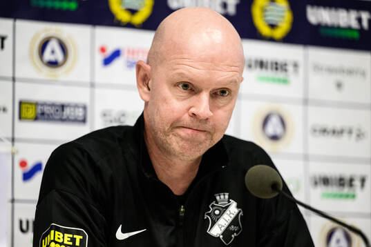 AIKs tränare Henning Berg på presskonferensen