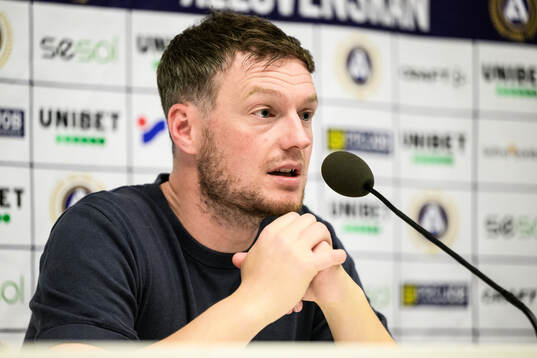 Hammarbys tränare Kim Hellberg på presskonferensen
