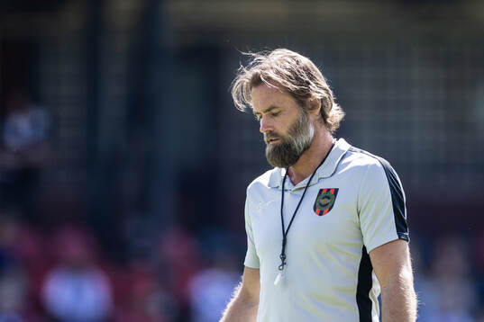 Brommapojkarnas tränare Olof Mellberg deppar