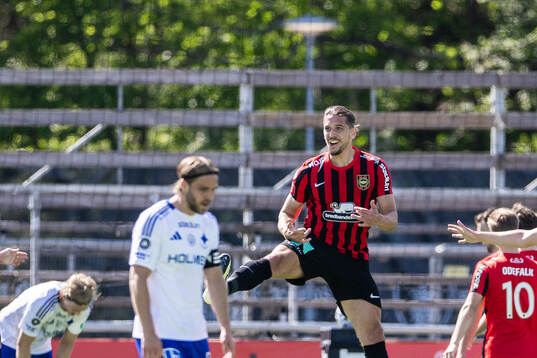 Brommapojkarnas Nikola Vasic jublar