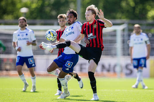 IFK Norrköpings Jesper Ceesay och Brommapojkarnas Tim Waker