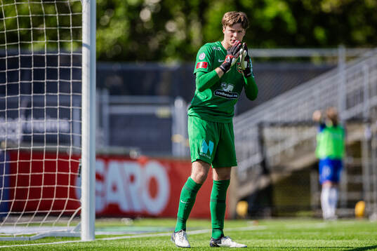 Brommapojkarnas målvakt Filip Sidklev