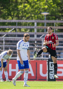 Brommapojkarnas Nikola Vasic jublar