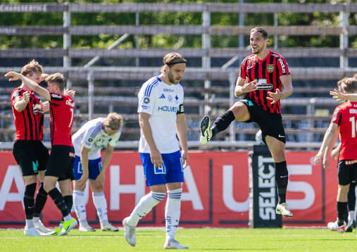 Brommapojkarnas Nikola Vasic jublar