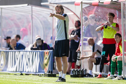 Brommapojkarnas tränare Olof Mellberg