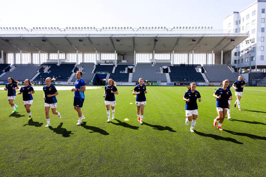 Djurgårdens spelare på uppvärmningen