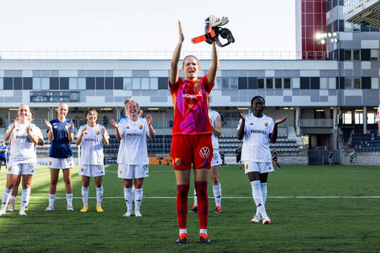 Djurgårdens målvakt Elvira Björklund jublar