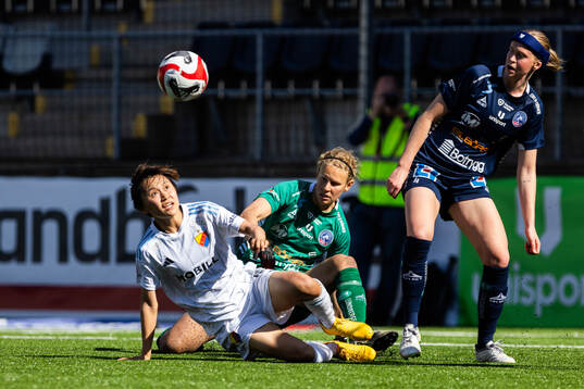 Djurgårdens Shinomi Koyama mot Linköpings målvakt Cajsa