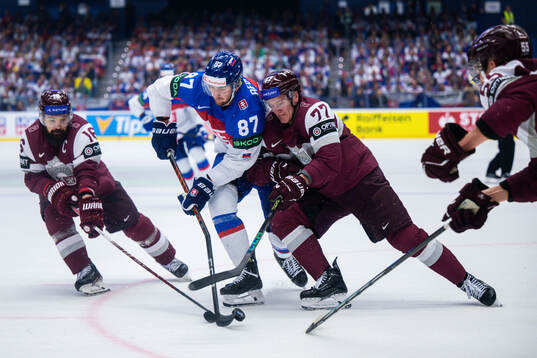 Bläddra bland fler bilder av 2024 IIHF Ice Hockey World Championship, day 10, Slovakia - Latvia 