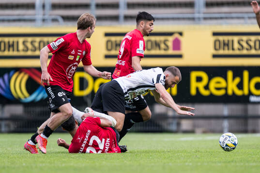 Örebros Lucas Shlimon och Landskronas Filip Sachpekidis