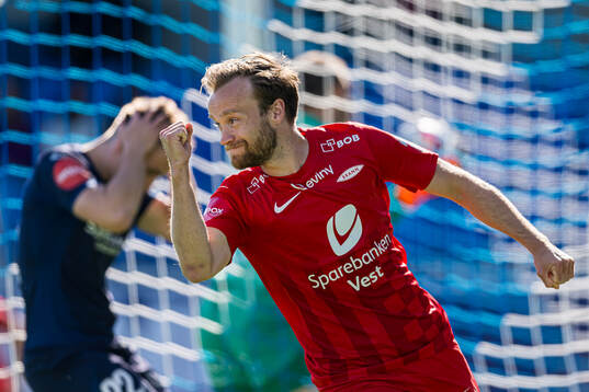 Bård Finne of Brann celebrates