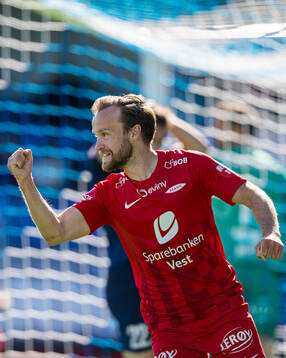 Bård Finne of Brann celebrates
