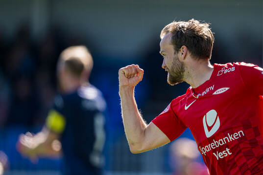 Bård Finne of Brann celebrates