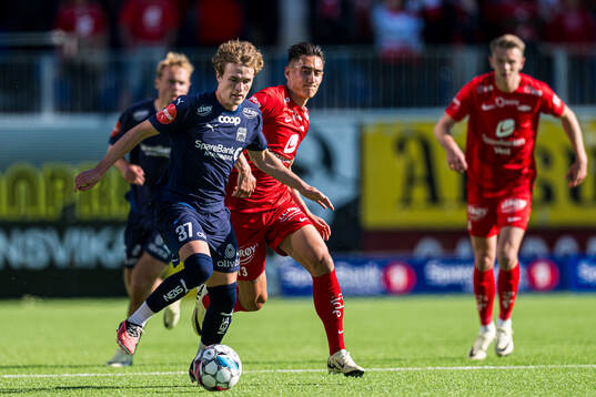 Oskar Sivertsen of Kristiansund and Svenn Crone of Brann