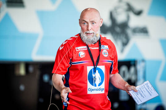 Docent, Aage Radmannunder performancelektionen "Supporter