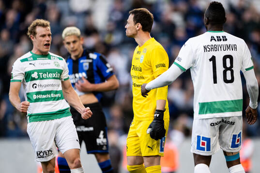 Västerås målvakt Anton Fagerström jublar