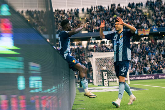 Djurgårdens Tokmac Nguen jublar