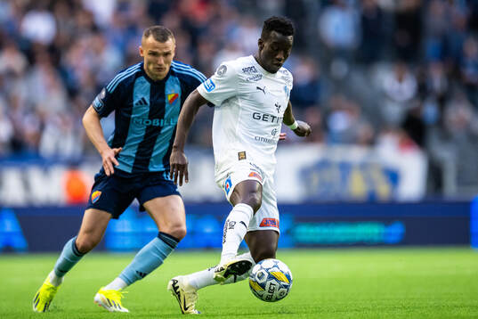 Halmstads Naeem Mohammed och Djurgårdens Piotr Johansson