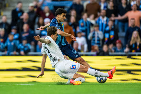 Djurgårdens Deniz Hummet och Halmstads Gabriel Wallentin