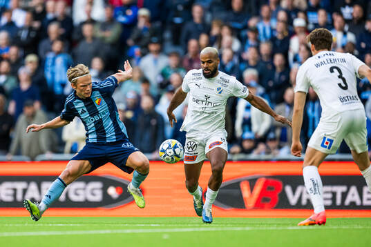 Djurgårdens Tobias Gulliksen och Halmstads Phil Ofosu-Ayeh