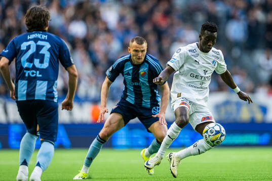 Halmstads Naeem Mohammed och Djurgårdens Piotr Johansson