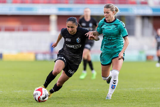 Växjö DFFs Victoria Svanström och Kristianstads Tilda