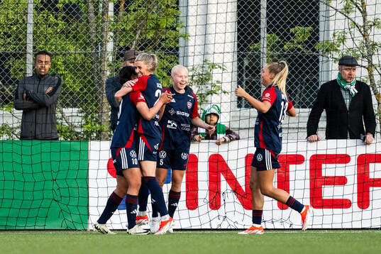FC Rosengårds Momoko Tanikawa jublar med Olivia Schough