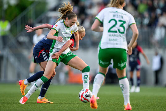 FC Rosengårds Caroline Seger och Hammarbys Ellen Wangerheim