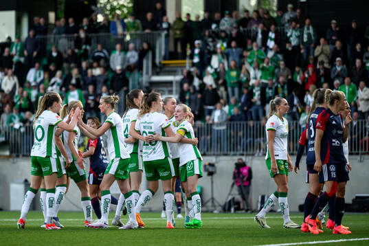 Hammarbys spelare jublar