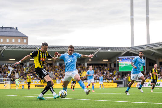 Häckens Amor Layouni och Malmö FFs Gabriel Busanello