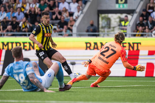Häckens Srdjan Hrstic och Malmö FFs Johan Dahlin
