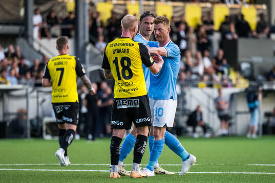 Häckens Mikkel Rygaard Jensen mot Malmö FFs Erik Botheim