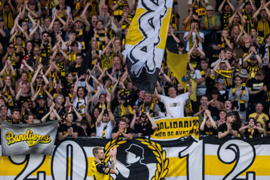 Häckens Simon Gustafson jublar