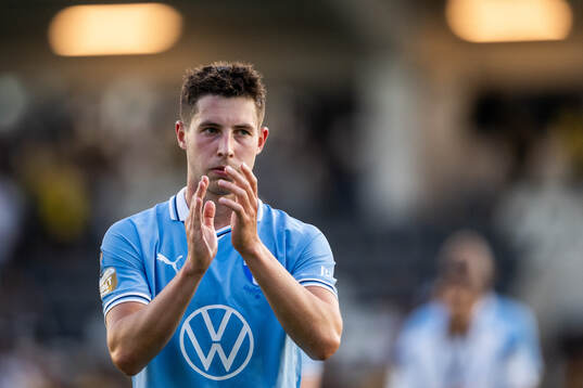 Malmö FFs Lasse Berg Johnsen deppar