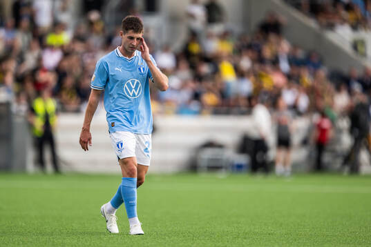 Malmö FFs Lasse Berg Johnsen deppar