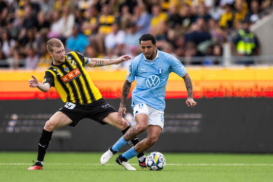 Häckens Simon Gustafson och Malmö FFs Sergio Pena