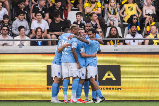 Malmö FFs Derek Cornelius, Sebastian Nanasi, Isaac Kiese