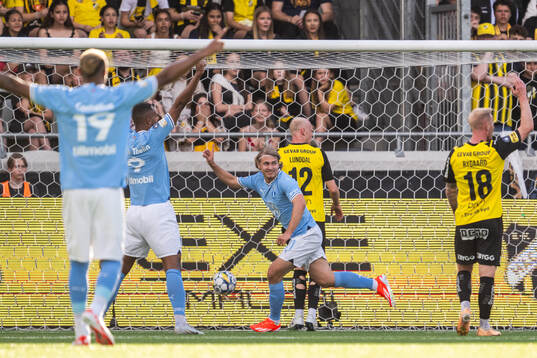 Malmö FFs Sebastian Nanasi jublar