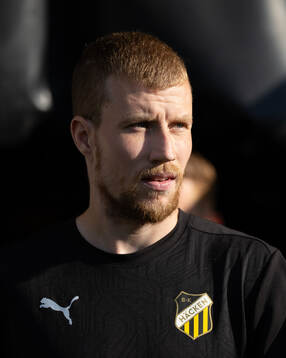 Häckens Simon Gustafson innan fotbollsmatchen i