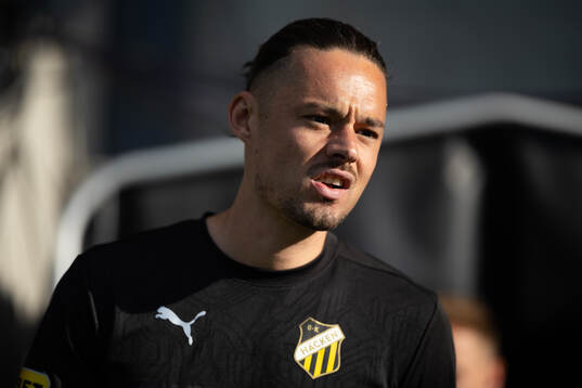 Häckens Amor Layouni innan fotbollsmatchen i Allsvenskan