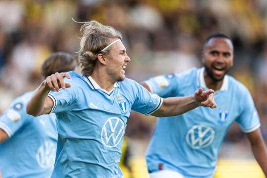 Malmö FFs Sebastian Nanasi jublar