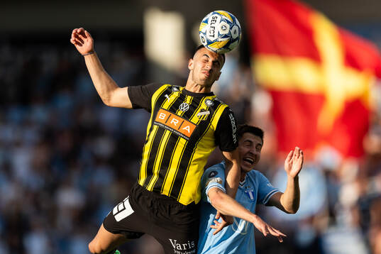 Häckens Srdjan Hrstic och Malmö FFs Lasse Berg Johnsen