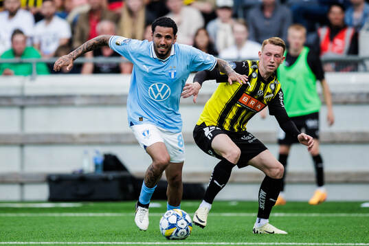 Malmö FFs Sergio Pena och Häckens Julius Lindberg