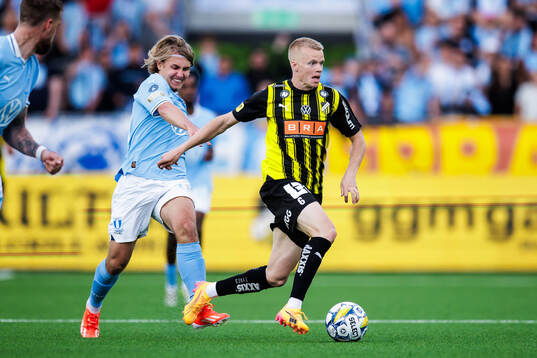 Malmö FFs Sebastian Nanasi och Häckens Axel Lindahl