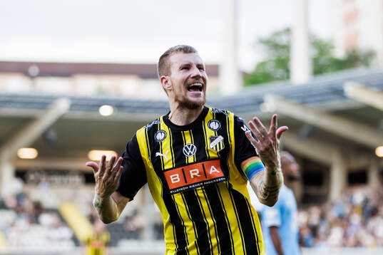 Häckens Simon Gustafson jublar