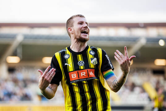 Häckens Simon Gustafson jublar